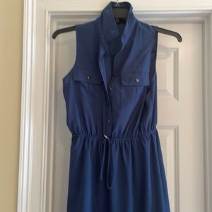 Teal sleeveless shirt dress. Button up front tie belt at waist